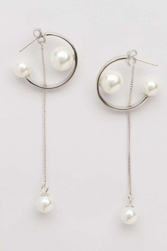 Silver-Grouped-Pearl-Earrings