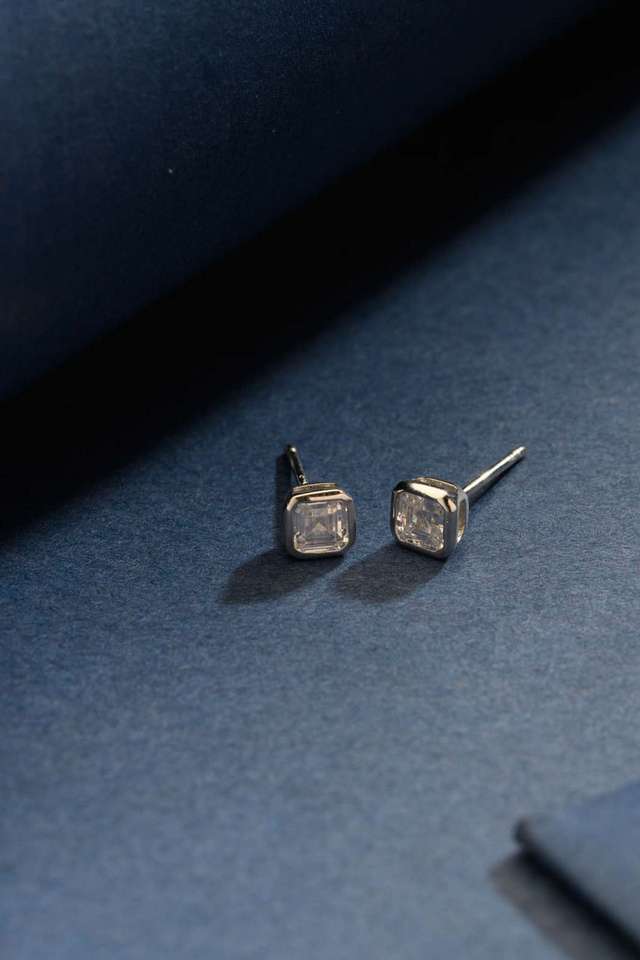 Dare-To-Square-Solitaire-Studs