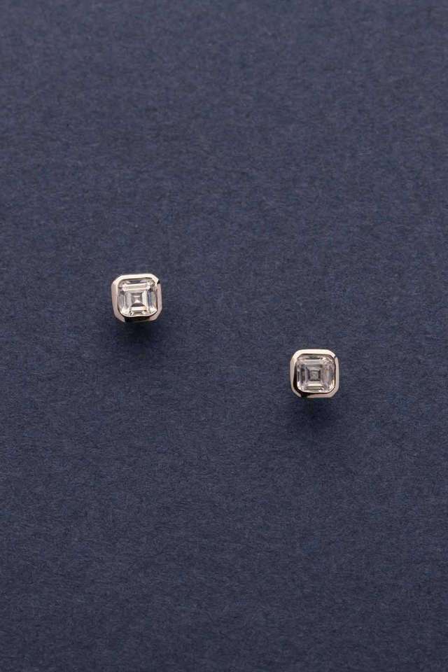 Dare-To-Square-Solitaire-Studs