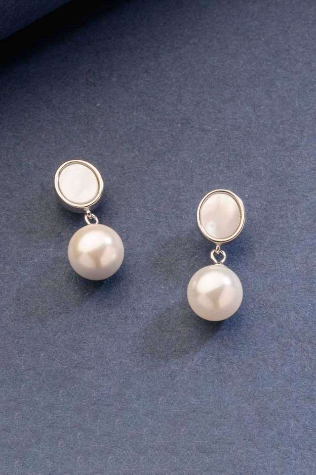 Shiny-Pearl-Earrings