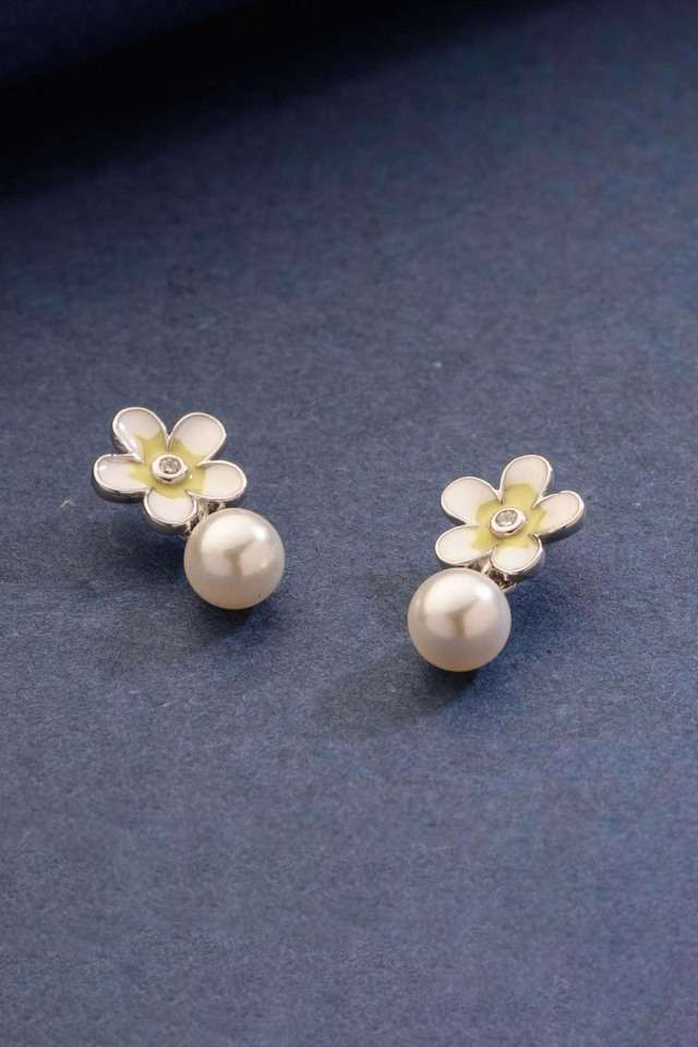 Mini-Flawer-With-Pearl-Earrings