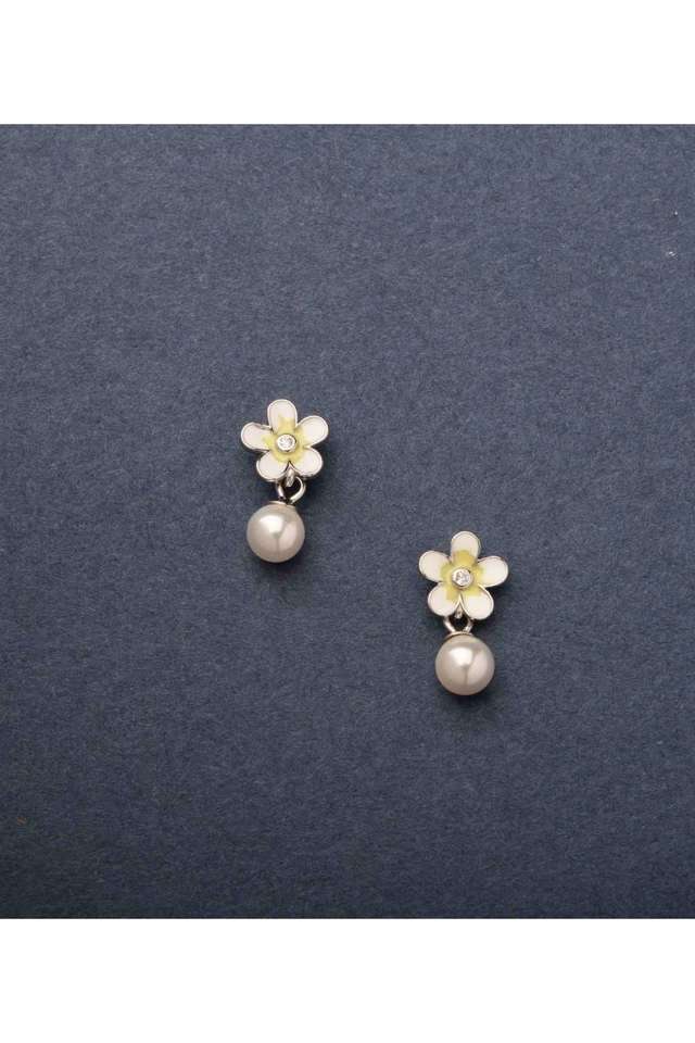 Mini-Flawer-With-Pearl-Earrings