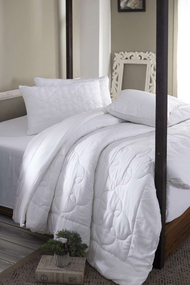 300-TC-Essentials-Diamonique-White-Quilted-Double-Duvet