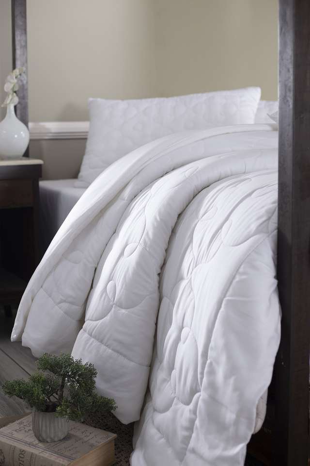 300-TC-Essentials-Diamonique-White-Quilted-Single-Duvet