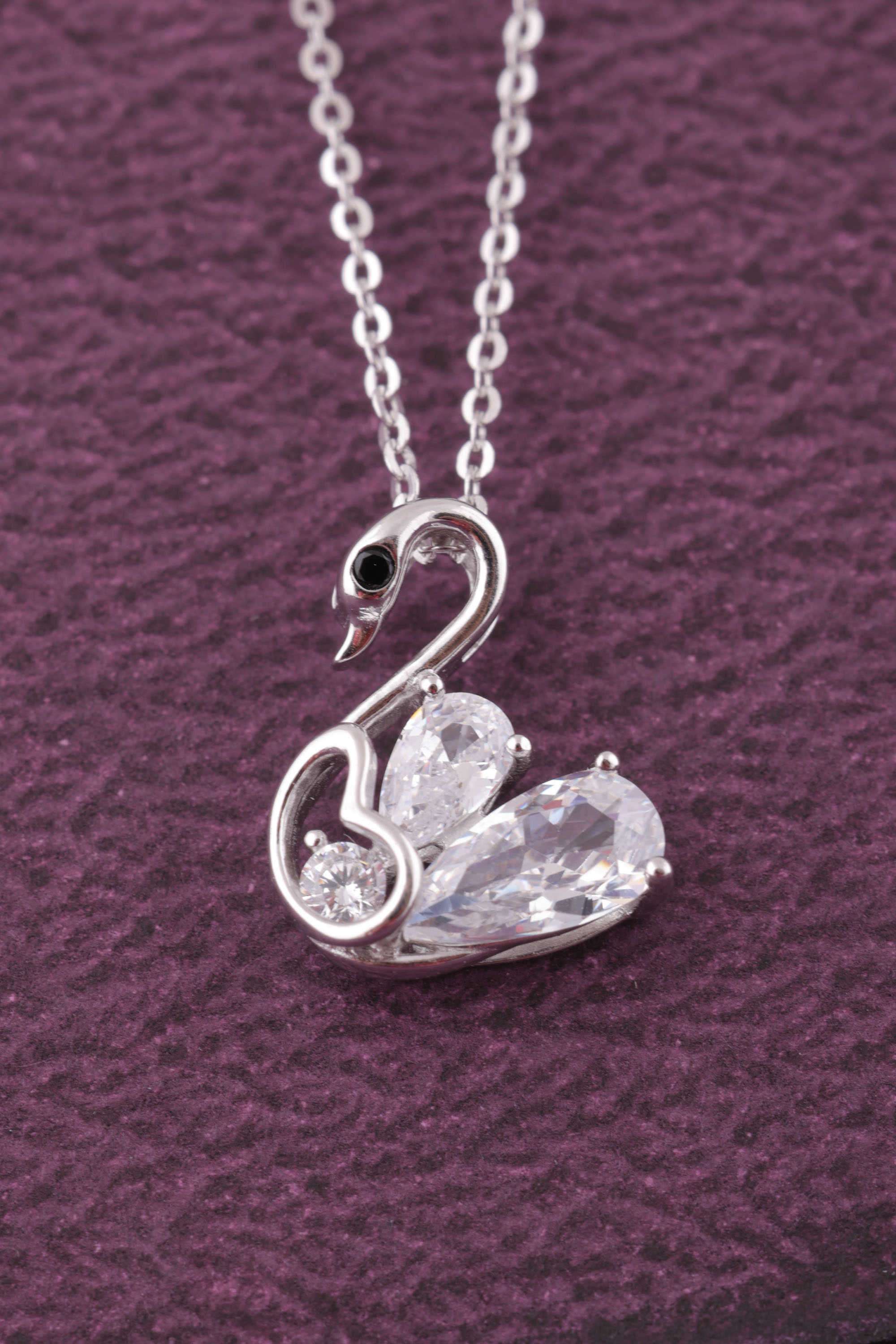 Silver-Casual-Wear-Women-s-Swan-Pendent