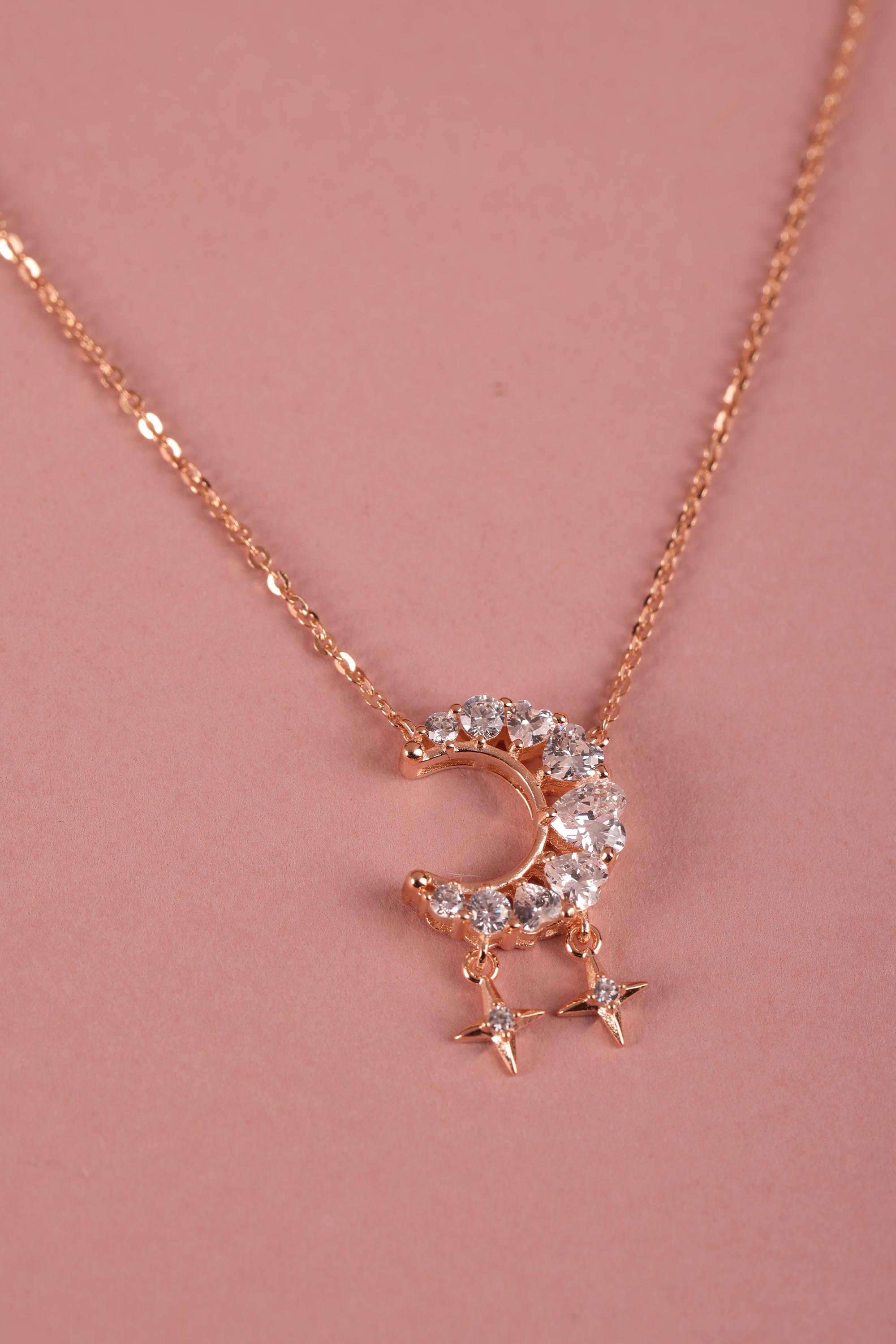 Silver-Casual-Wear-Women-s-Crescent-Moon-Pendent