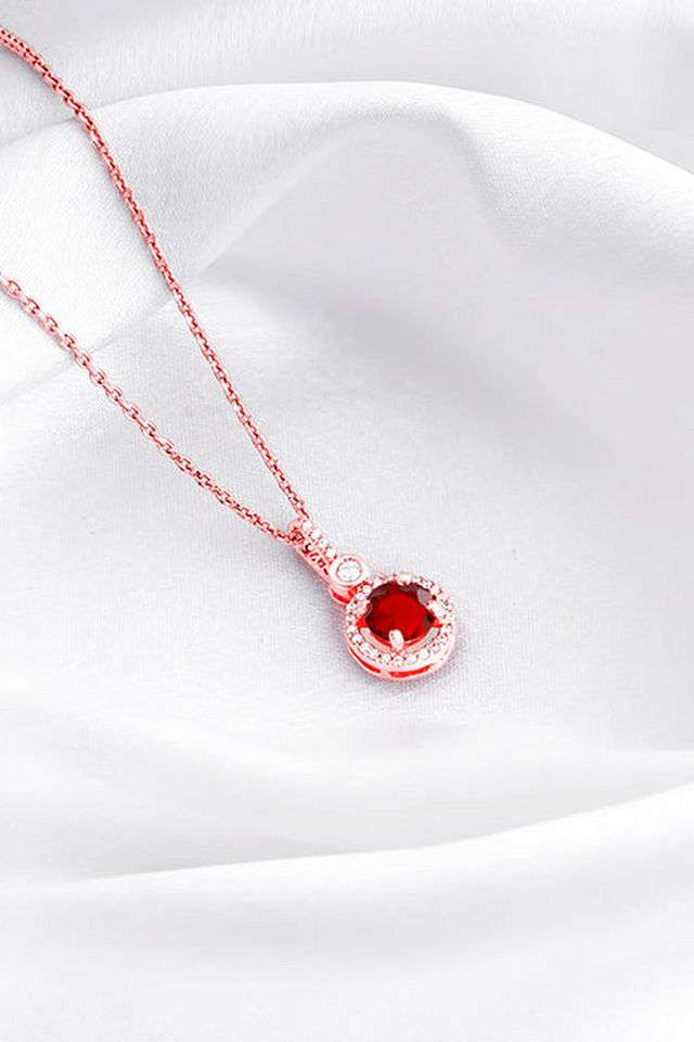 Rose-Gold-One-And-Only-Pendant-With-Link-Chain