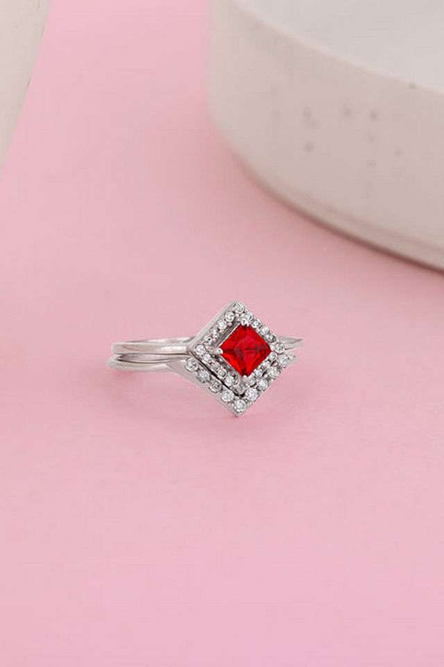 Silver-Princess-In-Red-Ring