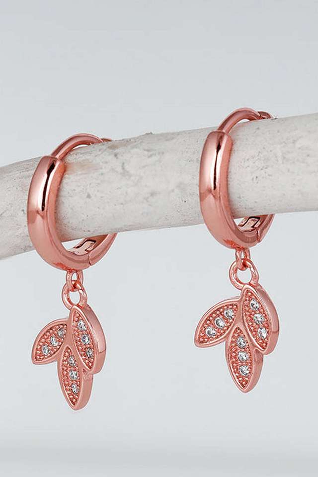 Anushka-Sharma-Rose-Gold-Petal-Trio-Hoop-Earrings