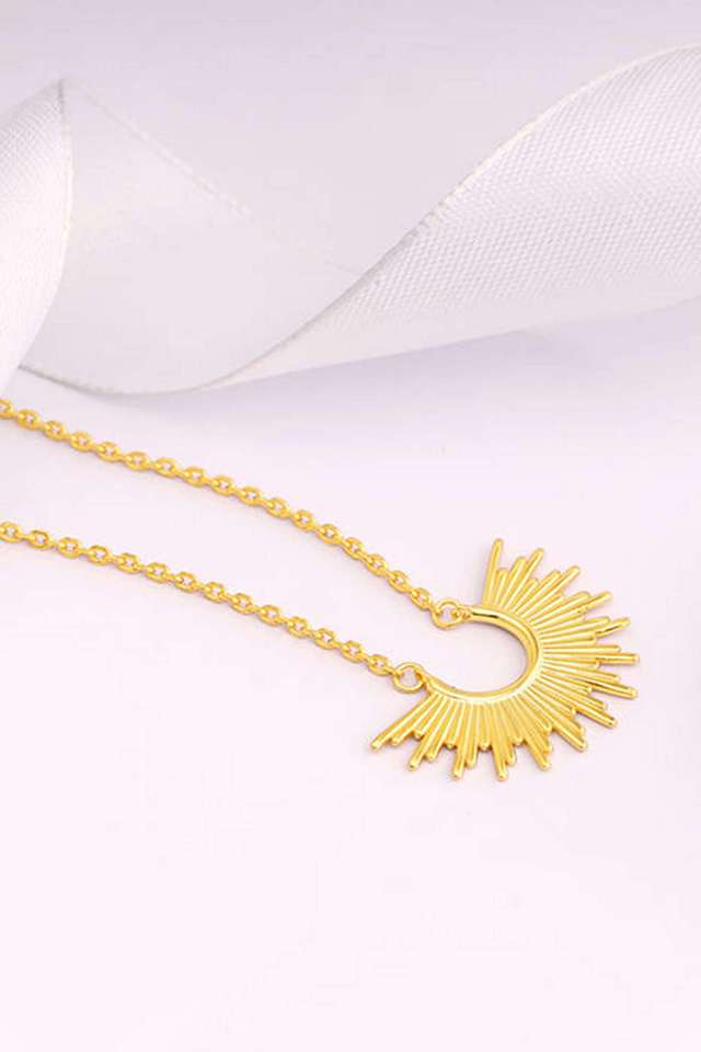 Anushka-Sharma-Golden-Radiant-Sunrise-Necklace