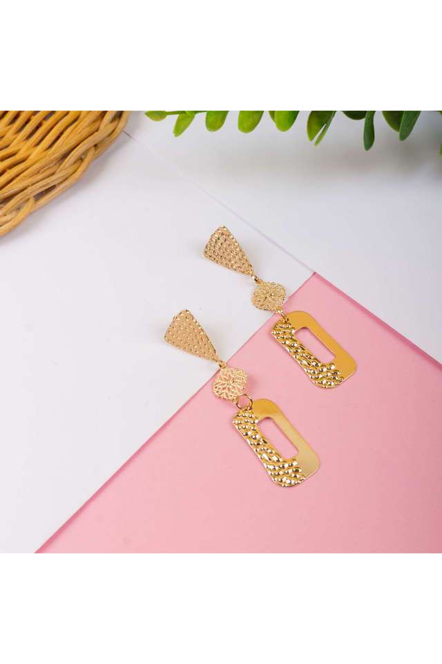 Western-Style-Dangler-Earrings-For-Girls-And-Women-Who-Wish-To-Make-A-Style-Statement