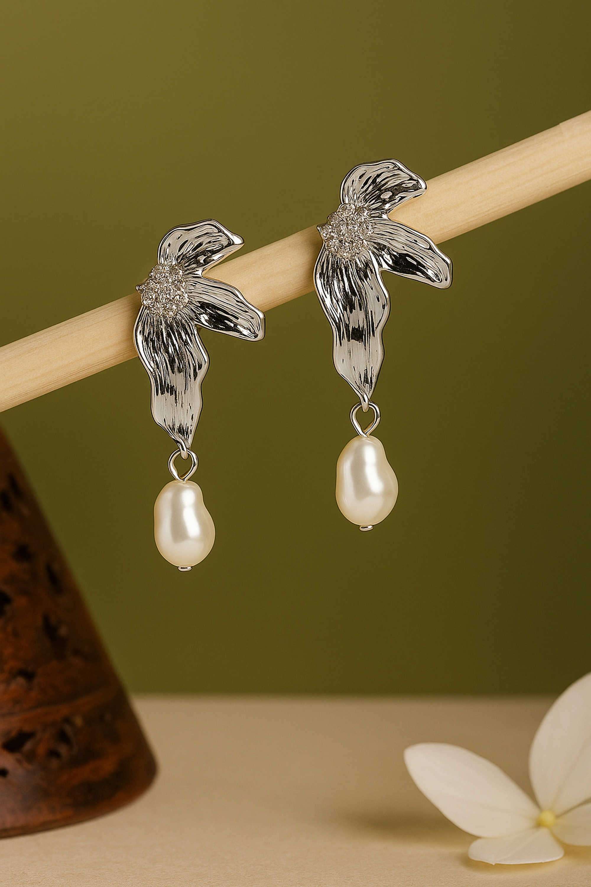Brass-Casual-Wear-Women-Designer-Silver-Leaf-Pearl-Earrings