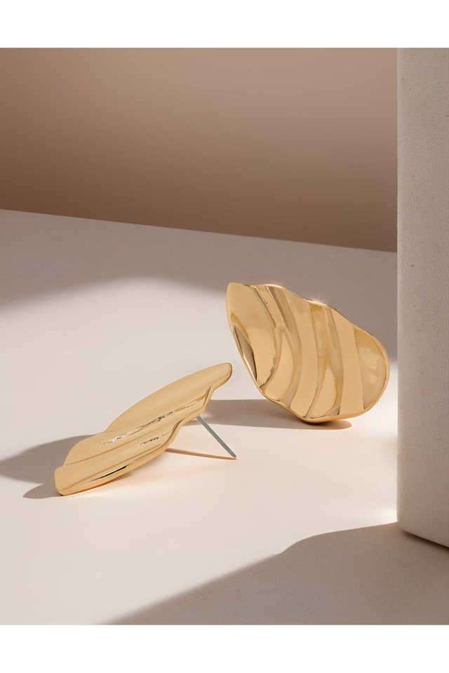 Gold-Ripple-Teardrop-Stud-Earrings