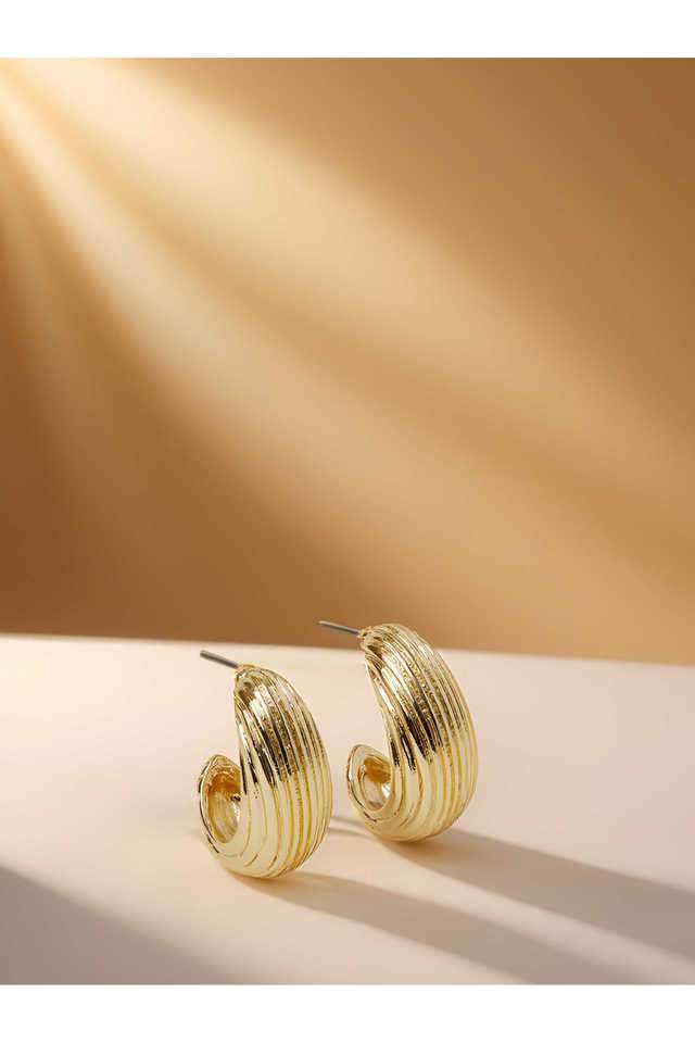 Gold-Chunky-Ribbed-Hoop-Earrings