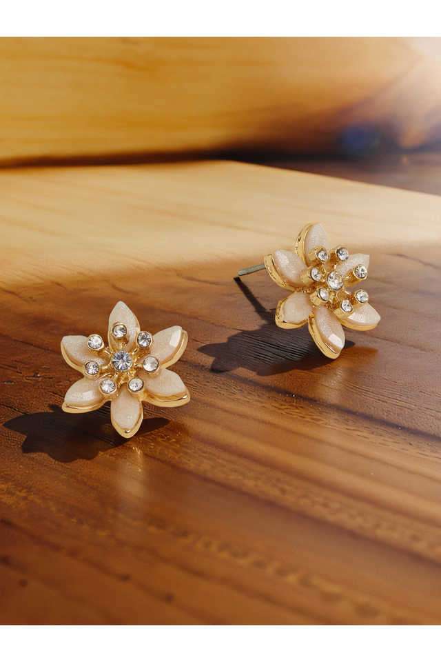 Flower-Pearl-Stud-Earrings