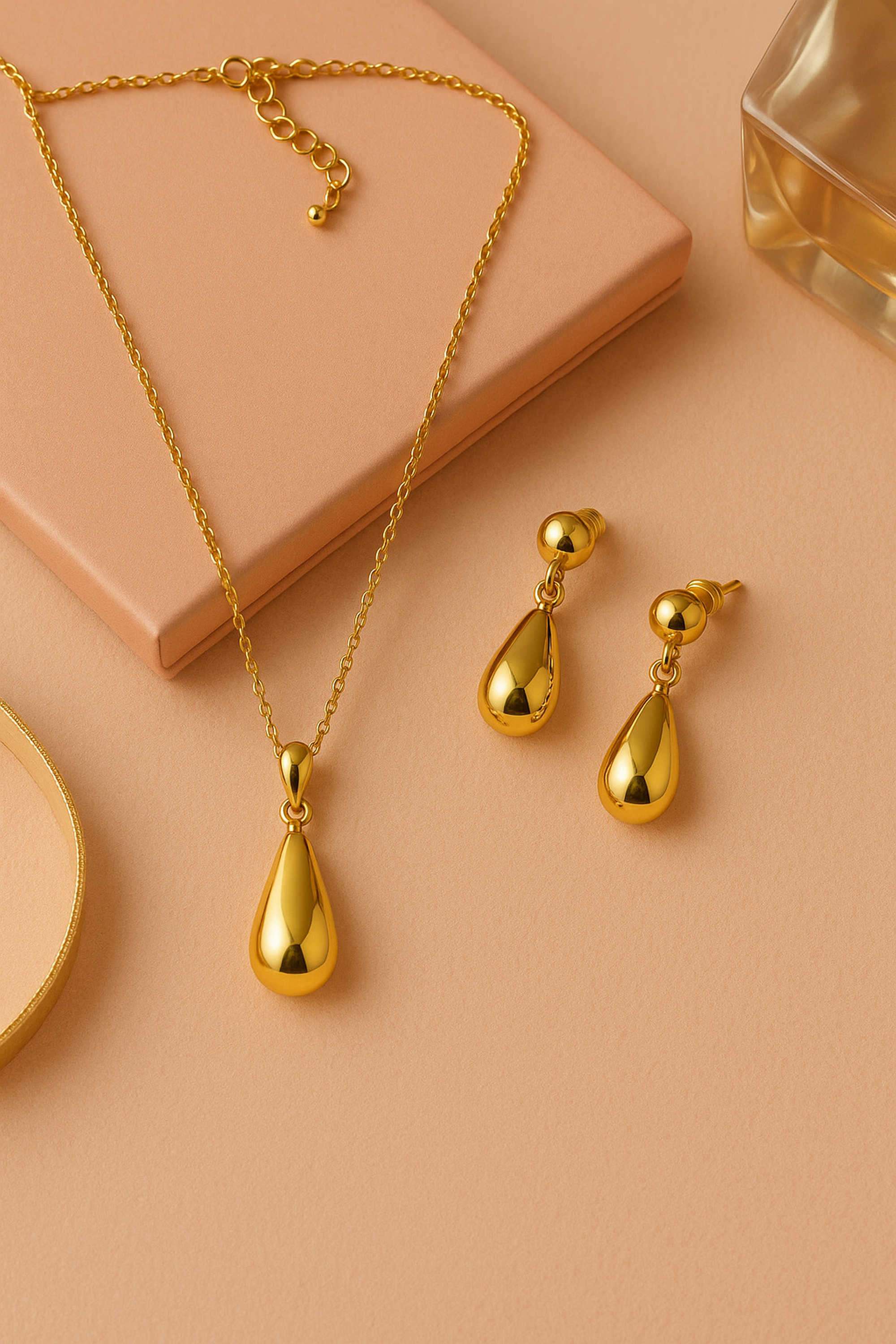 Brass-Casual-Wear-Women-Teardrop-Pendant-Necklace-&-Earrings-Jewellery-Sets