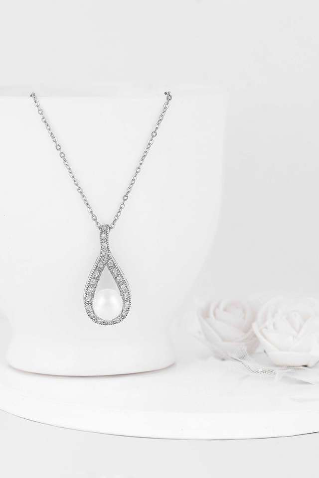Silver-Tear-Drop-Pearl-Pendant-With-Link-Chain