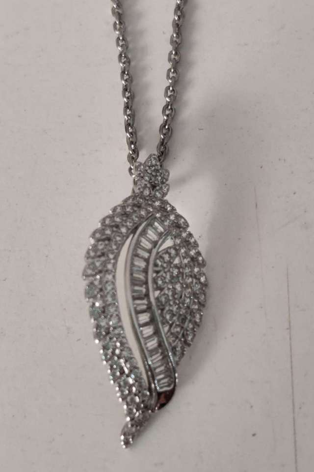 Silver-Zircon-Studded-Leaf-Set-pendant