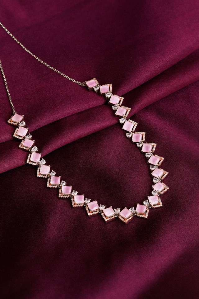 Anushka-Sharma-French-Rose-Necklace