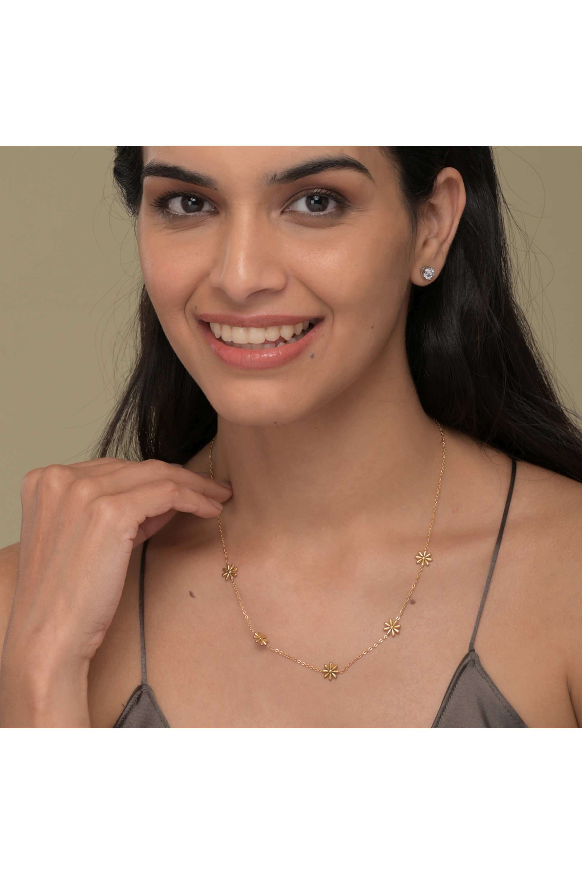 18k-Gold-Plated-Daisy-Flower-Necklace-for-Womens-Waterproof-&-Anti-Tarnish