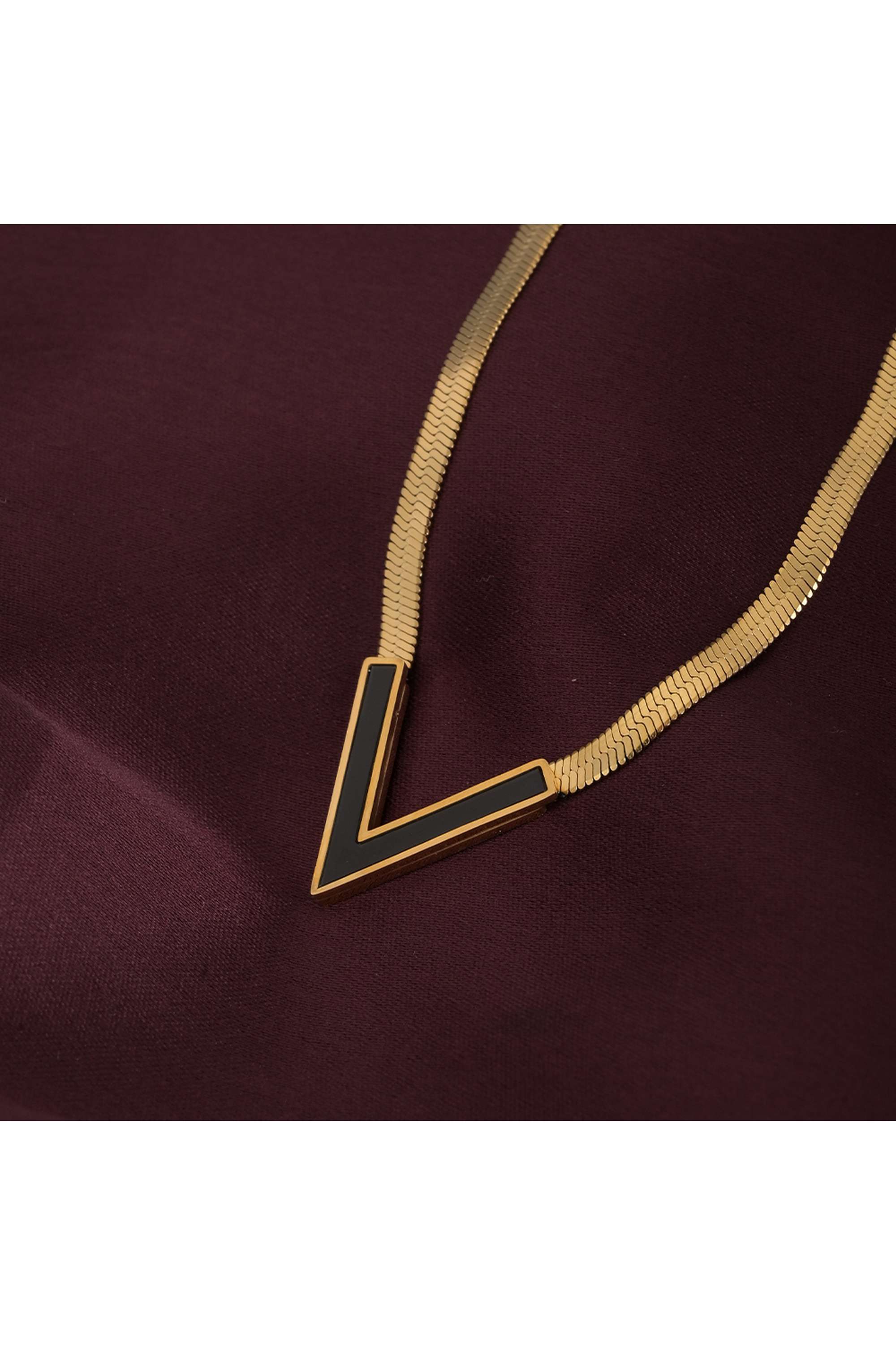 18k-Gold-Plated-Black-Vixen-Necklace-for-Womens-Waterproof-&-Anti-Tarnish