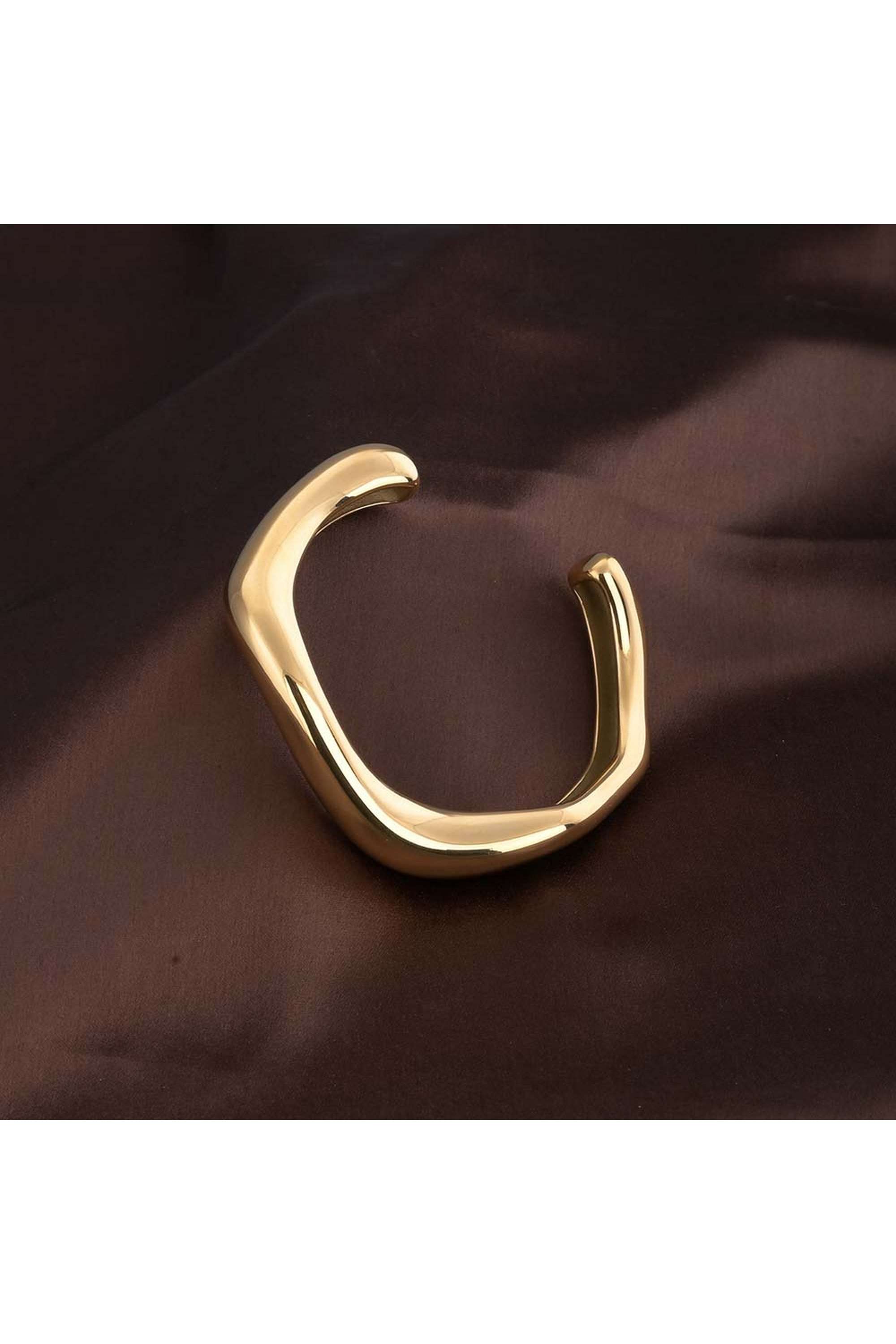 Curved-Chic-Gold-Bracelet-for-Womens-Waterproof-&-Anti-Tarnish