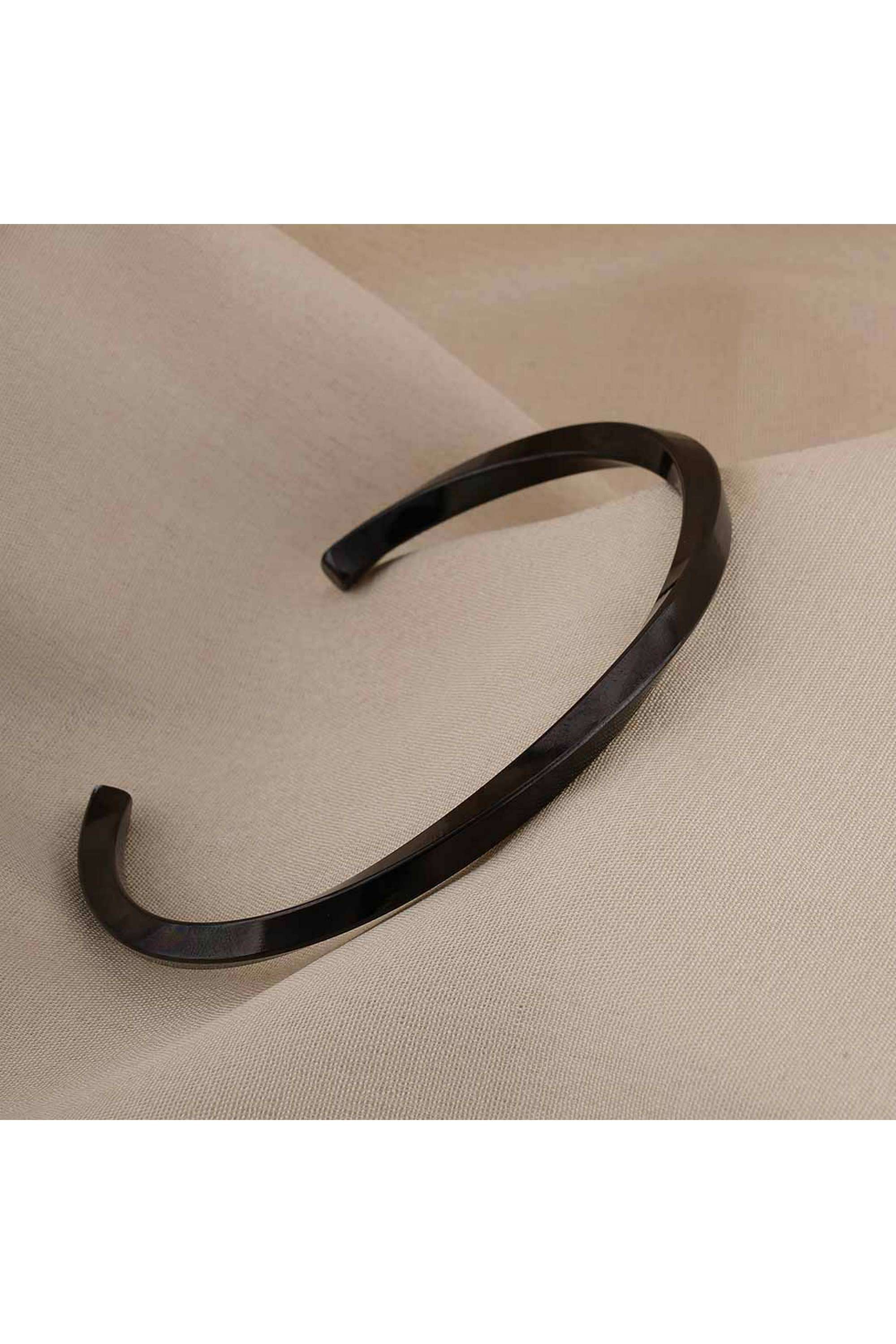 Black-Hammered-Cuff-Bracelet-for-Womens---Waterproof-&-Anti-Tarnish