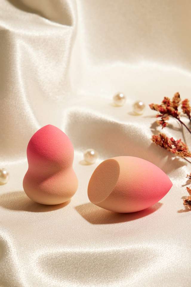 Beauty-Blender---Cylinder-Gradient-Pink-&-Slant-Cut-Solid-Light-Pink