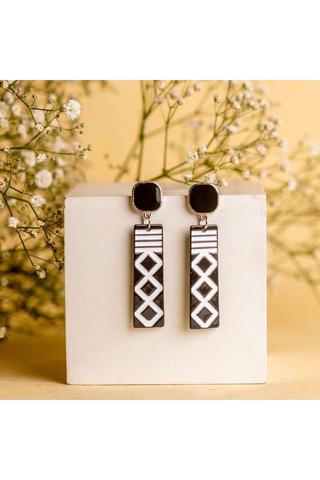 Black-Earrings-For-Girls-&-Women