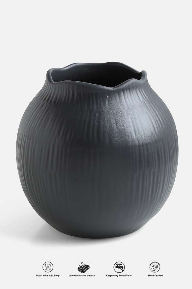Sand-Dunes-Black-Vase-Round