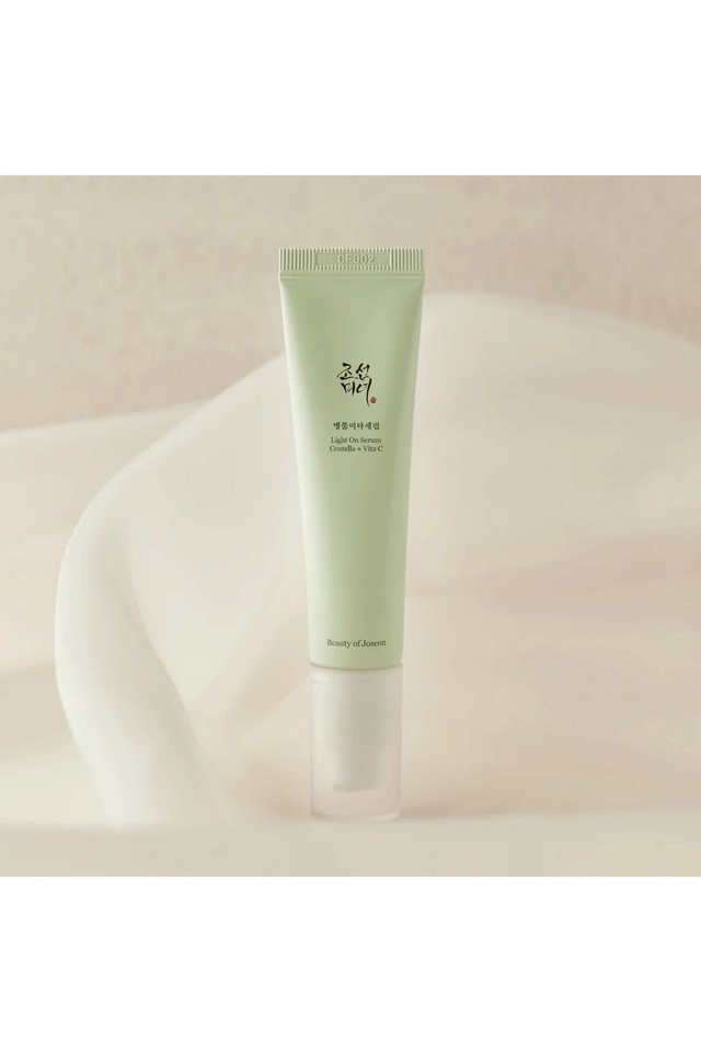 Light-On-Serum-with-Centella-Asiatica-+-Vitamin-C---30-ml