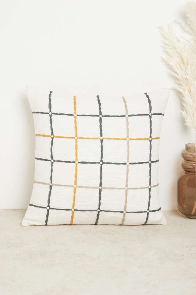 Modern-Totem-Check-Cushion-Cover