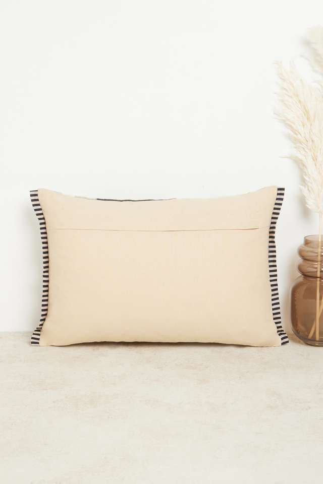 Modern-Totem-Abstract-Cushion-Cover