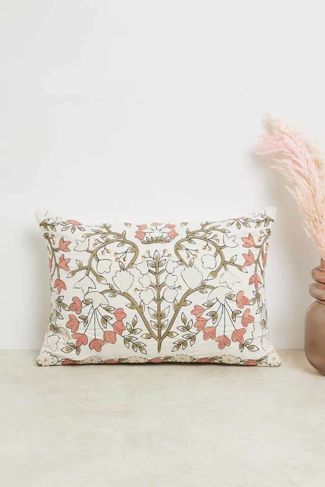 Kalamkari-Floral-Trail-Offwhite-30-x-45-cm