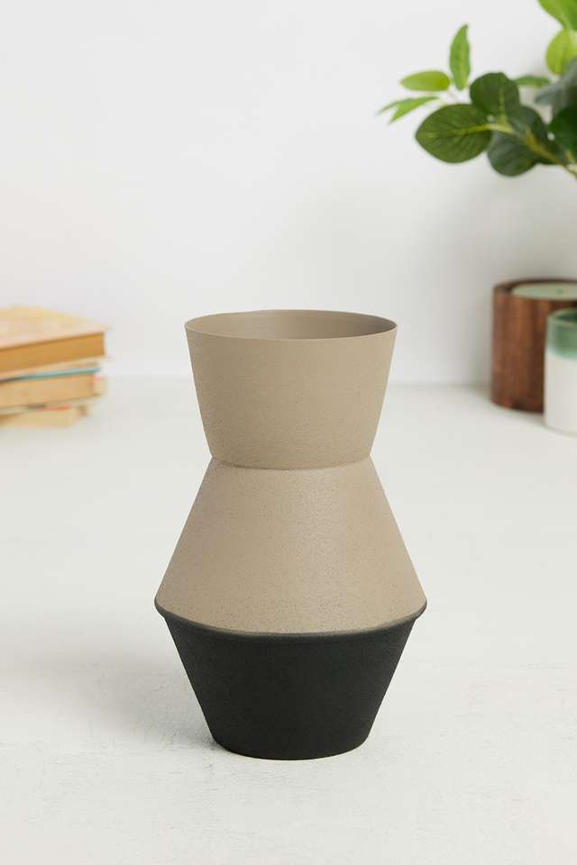 Totem-Granual-Dual-Tone-Diamond-Vase