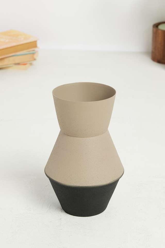 Totem-Granual-Dual-Tone-Diamond-Vase