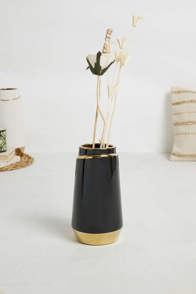 Modern-Gold-Line-Black-Vase