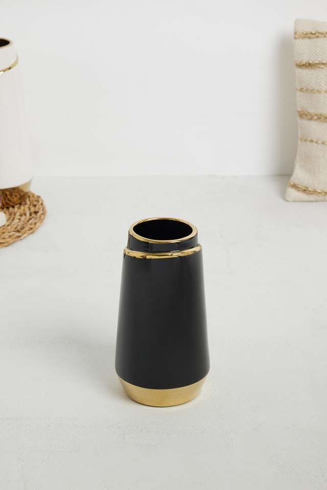 Modern-Gold-Line-Black-Vase