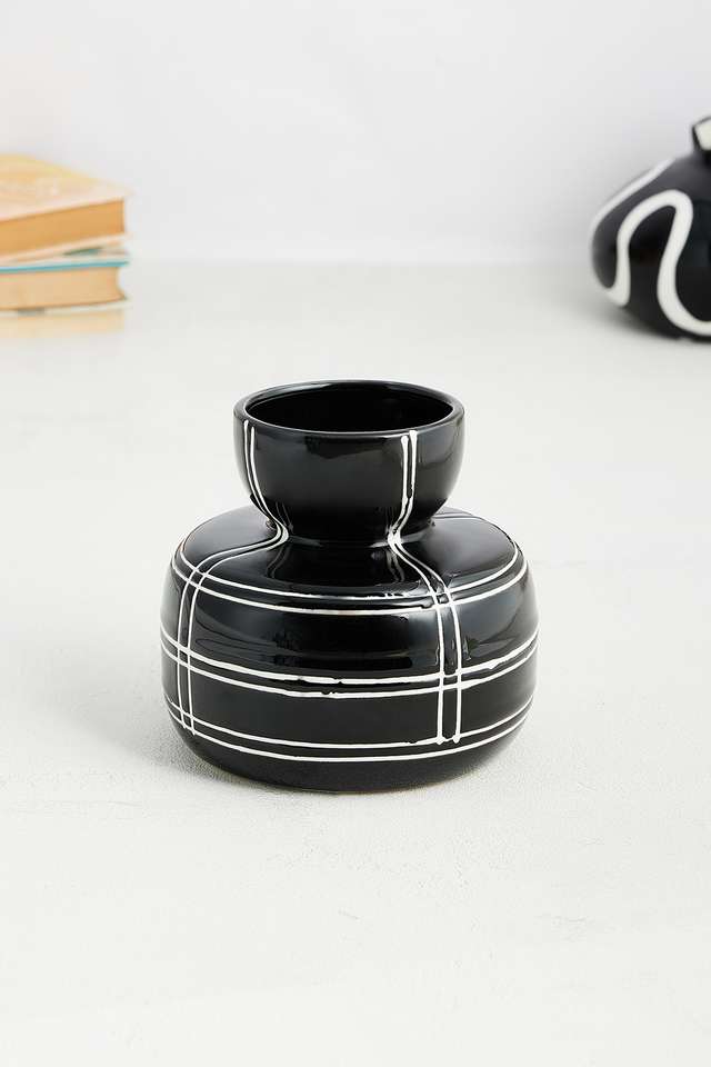 Modern-Felix-Stout-Hourglass-Vase-Black