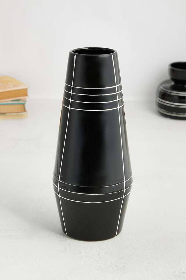 Modern-Felix-Long-Vase-Black
