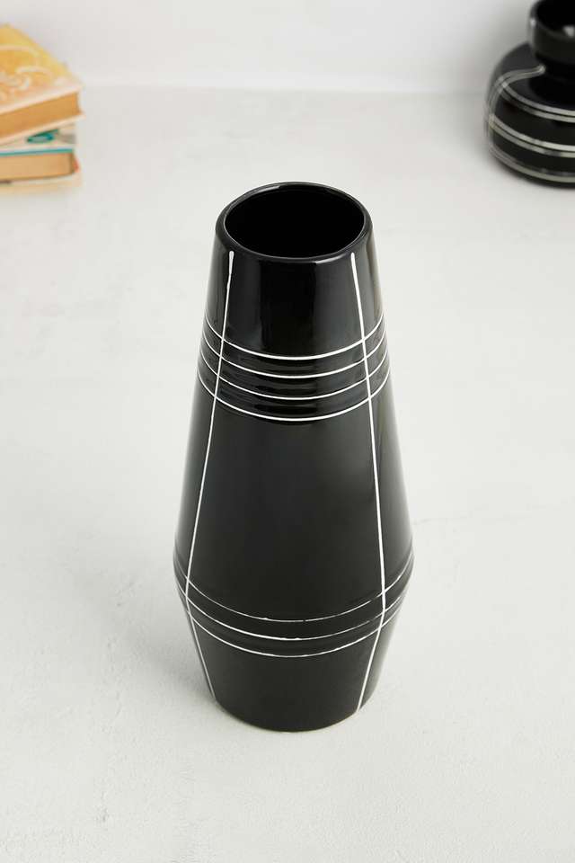Modern-Felix-Long-Vase-Black