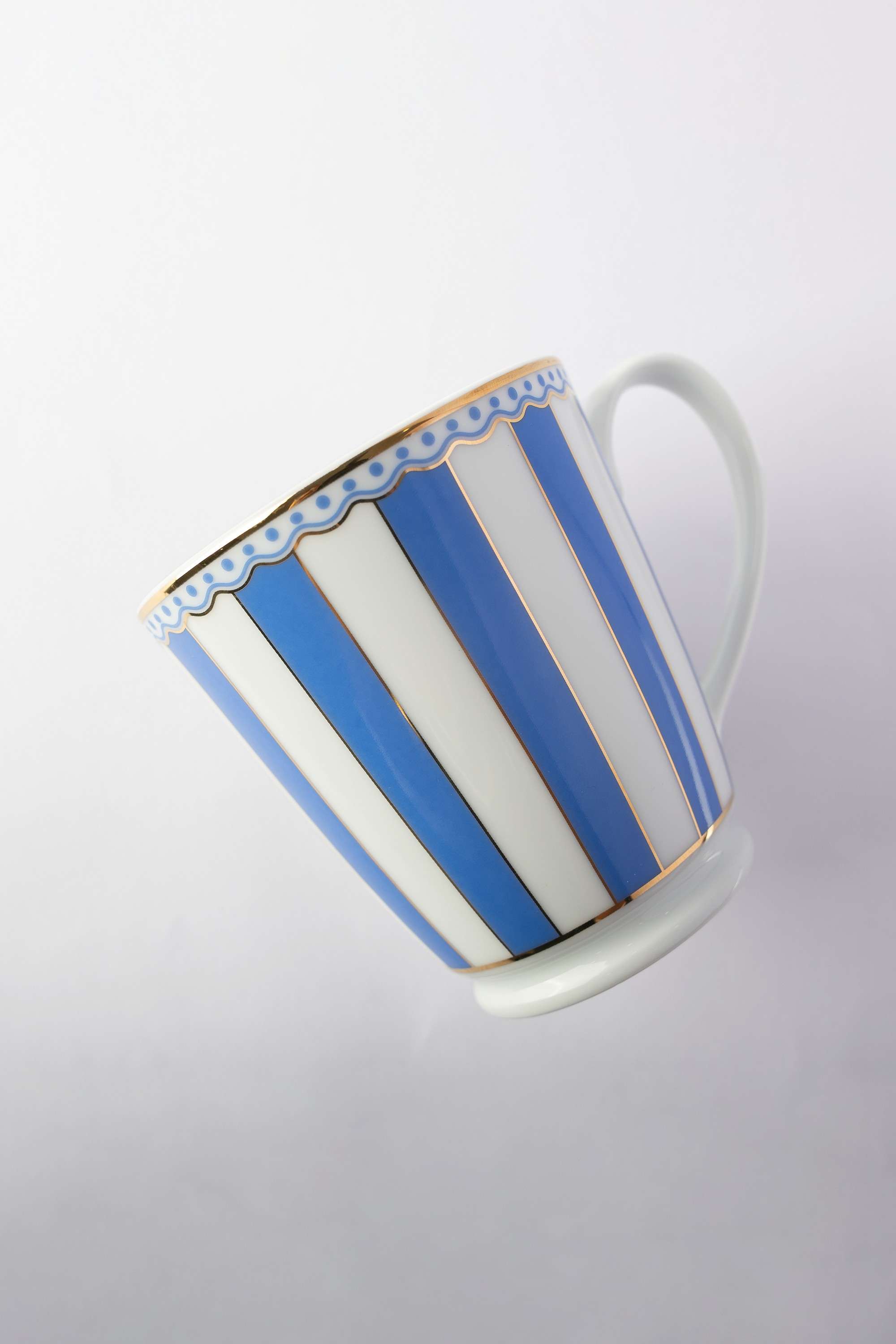 Crnivl-Blue-Mug-White-Box