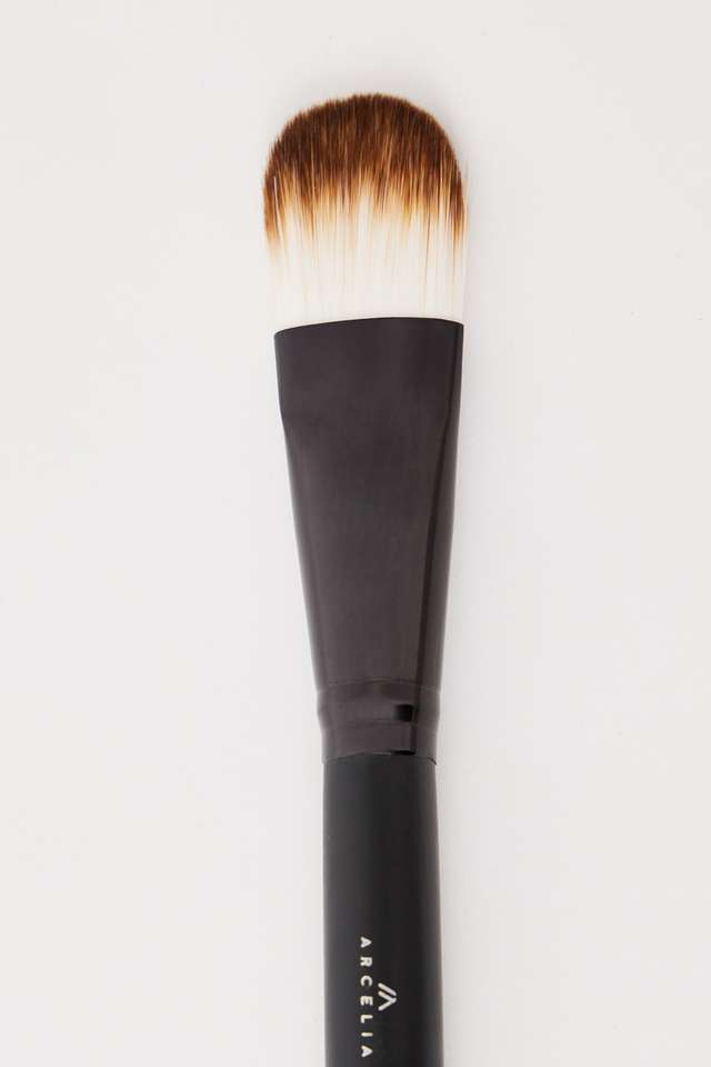 Hi-Definition-Foundation-Brush