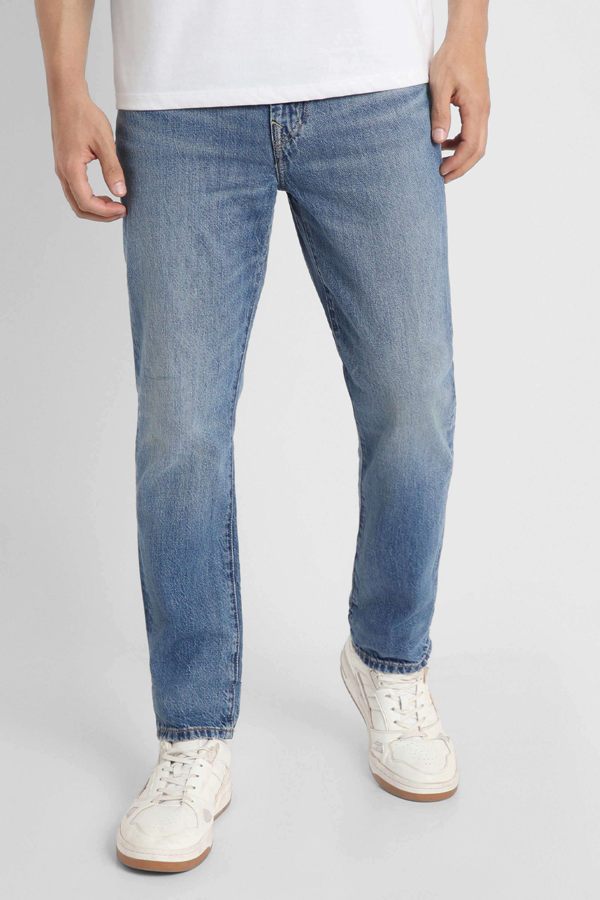 Light-Wash-Cotton-Blend-Regular-Fit-Men-s-Jeans