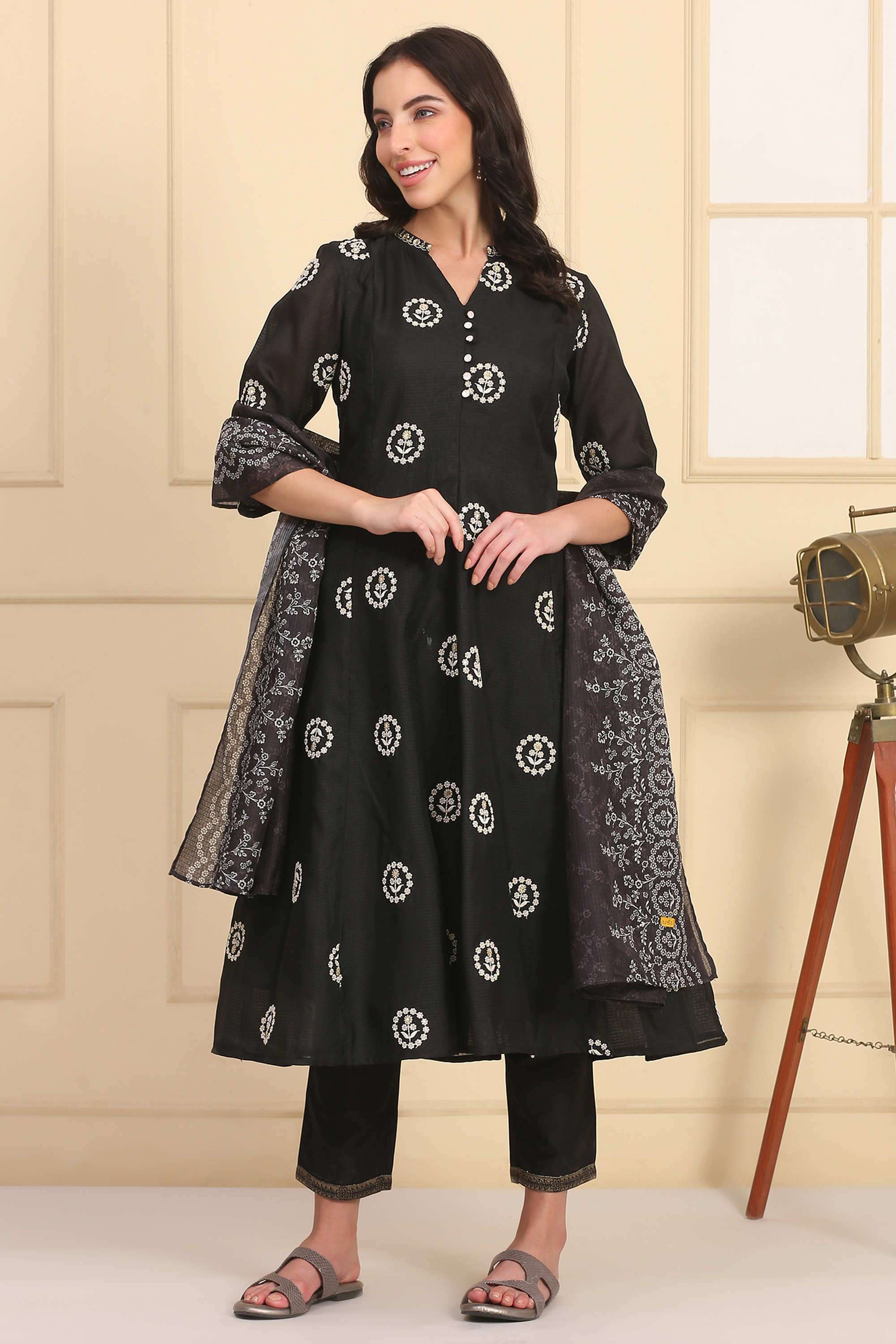 Embroidered-Calf-Length-Polyester-Woven-Women-s-Kurta-Set