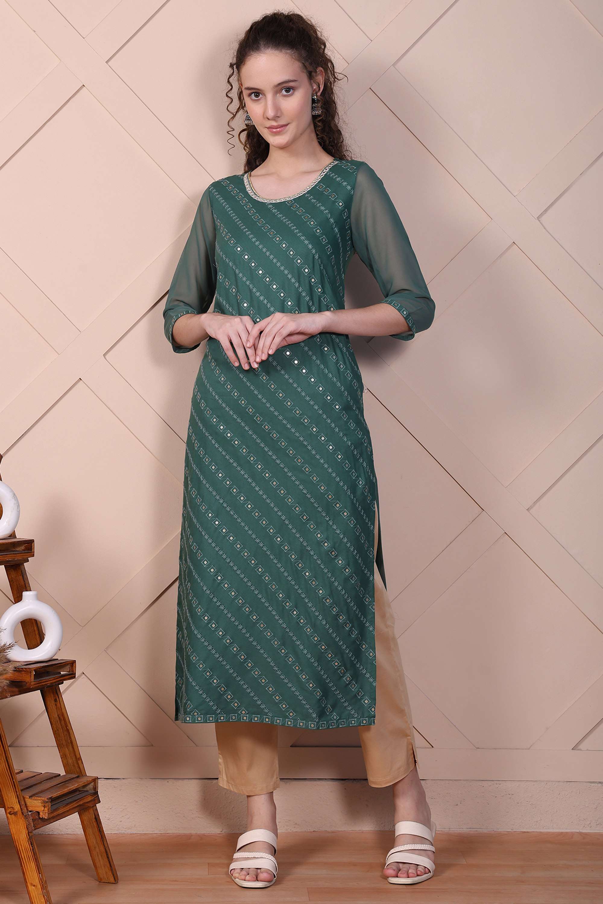 Embroidered-Viscose-Round-Neck-Women-s-Fusion-Wear-Kurta