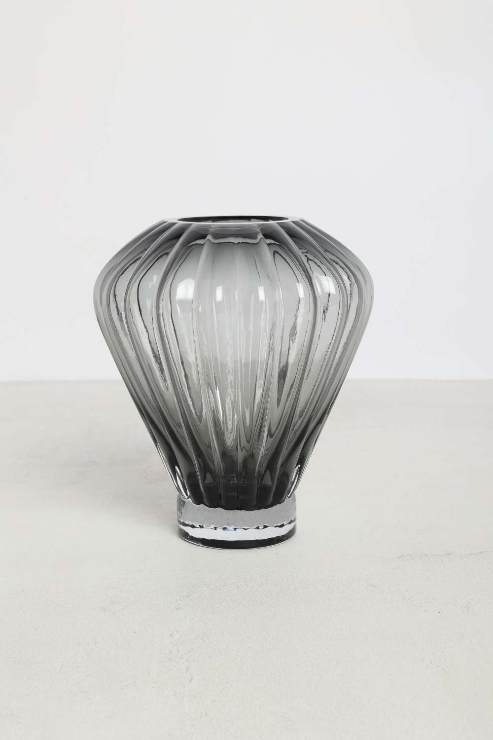 Modern-Luxe-Sterling-Glass-Rib-Vase-Black-20Cm