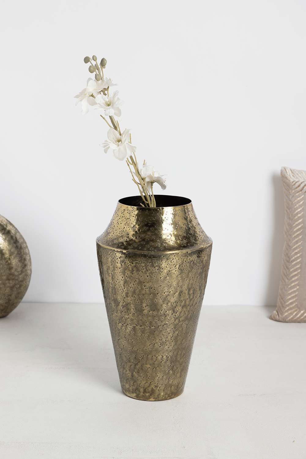 Modern-Luxe-siesta-antique-vase-gold-35-cm