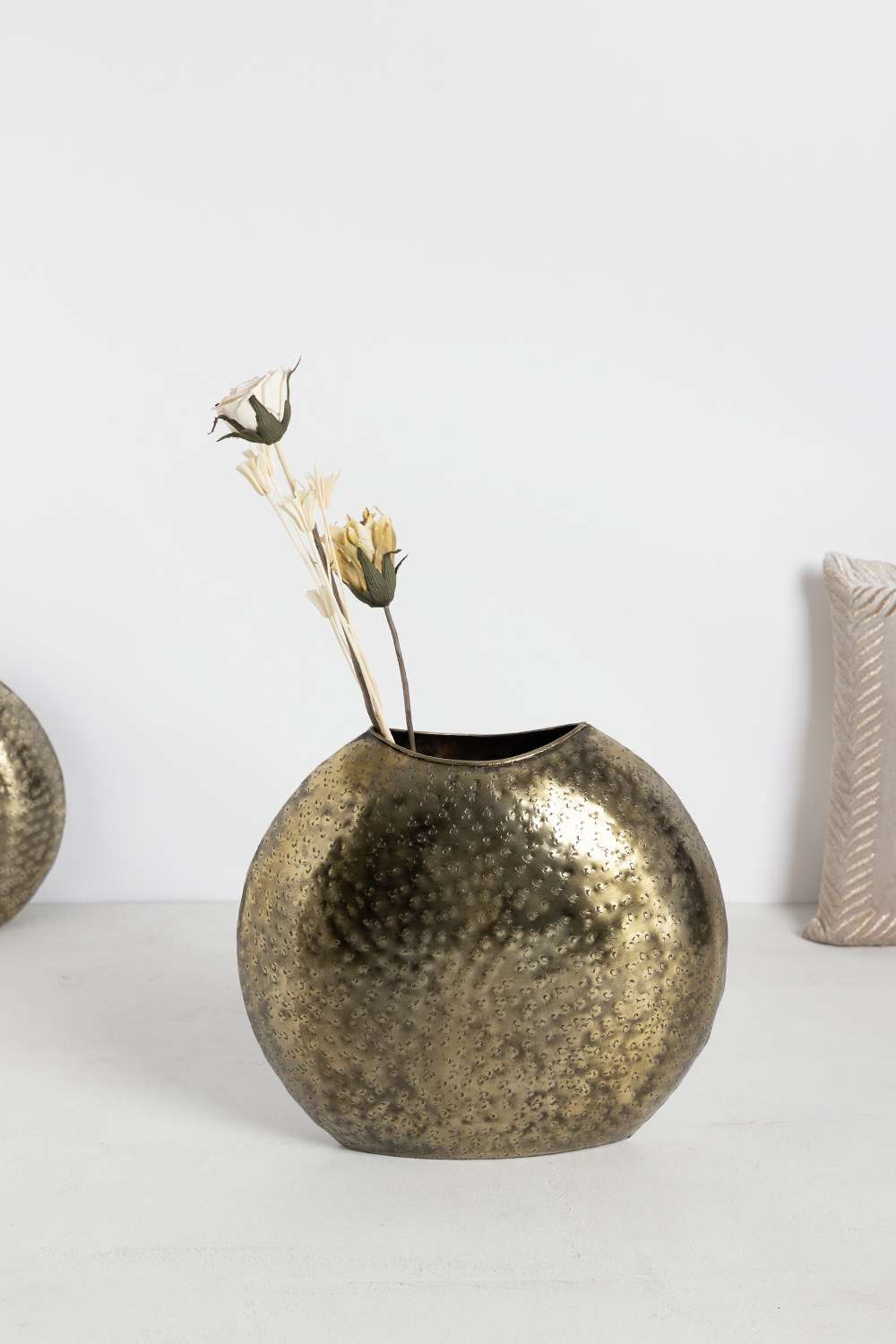 Modern-Luxe-siesta-antique-round-vase-gold-30-cm