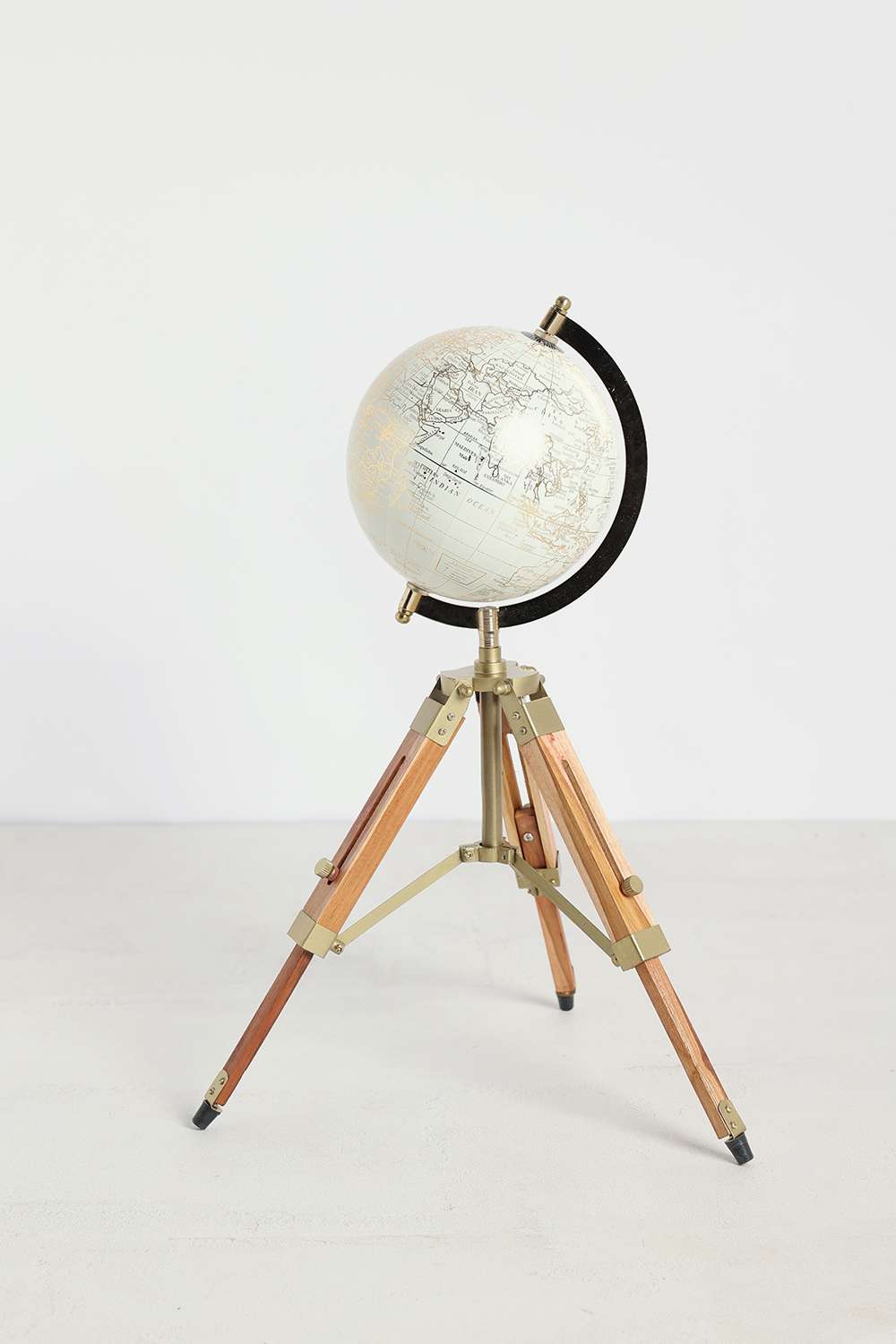 Tuscan-tripod-globe-stand